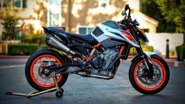 KTM 890 Mivv & MNNTHBX Tail Tidy~3.jpg